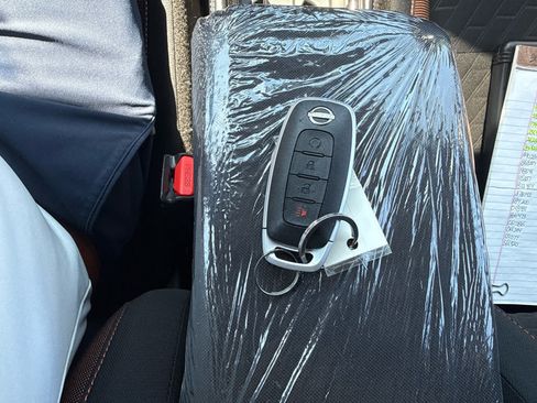 Used 2023 Nissan Kicks SR w/ Interior Electronics Package FWD image 22