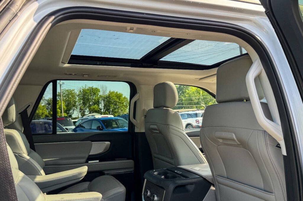 Used 2025 Ford Expedition Active AWD/4WD image 17