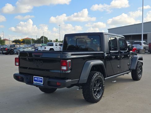 Used 2023 Jeep Gladiator Sport w/ Off Road Group AWD/4WD image 3
