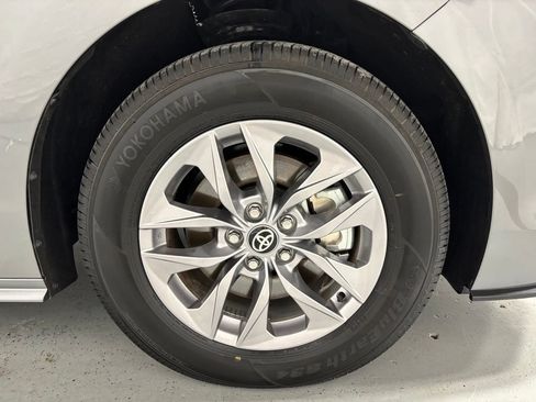 Used 2026 Toyota Sienna LE FWD image 66