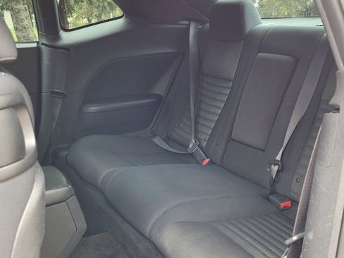 Used 2014 Dodge Challenger SXT image 17