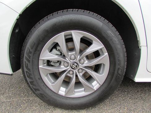 Used 2024 Toyota Sienna XLE image 13