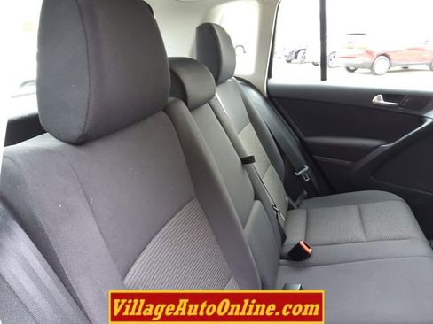 Used 2017 Volkswagen Tiguan S image 40