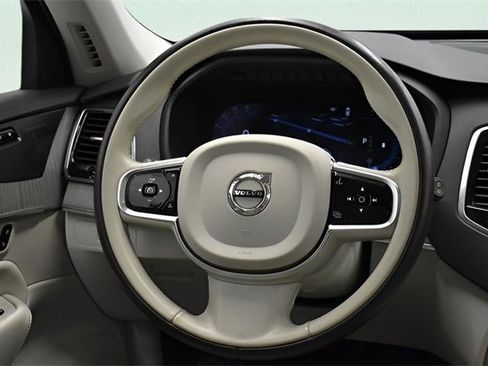 Used 2024 Volvo XC90 B6 Plus image 26