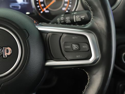 Used 2021 Jeep Wrangler Unlimited Sahara AWD/4WD image 9