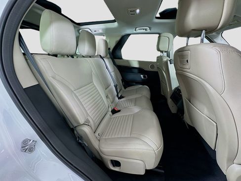 Used 2021 Land Rover Discovery S image 29