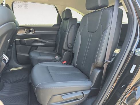 Used 2024 Kia Sorento EX AWD/4WD image 13