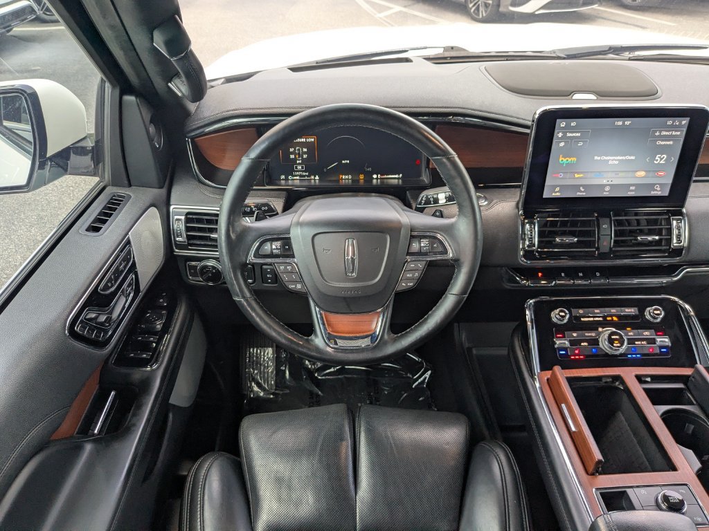 Used 2020 Lincoln Navigator Reserve w/ Equipment Group 208A Reserve AWD/4WD image 3
