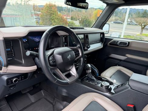 Used 2023 Ford Bronco Wildtrak image 16