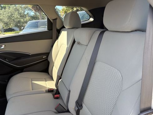 Used 2019 Hyundai Santa Fe XL SE image 17