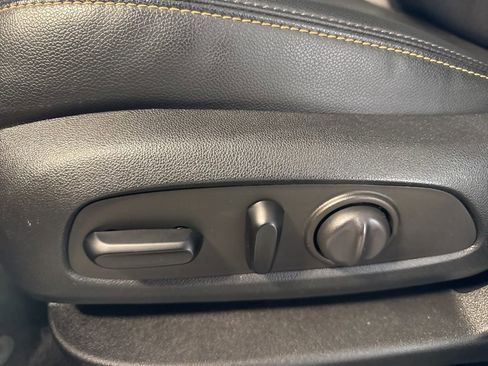 Used 2023 Chevrolet Equinox Premier image 23