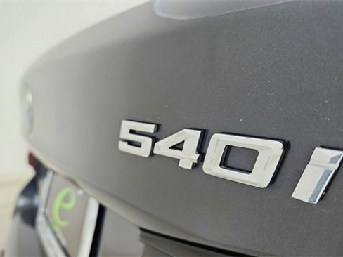 Used 2022 BMW 540i xDrive w/ Executive Package image 18