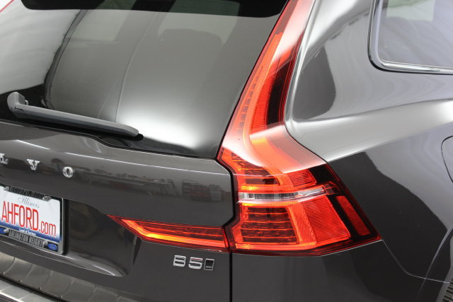Used 2023 Volvo XC60 B5 Plus w/ Protection Package Premier AWD/4WD image 9