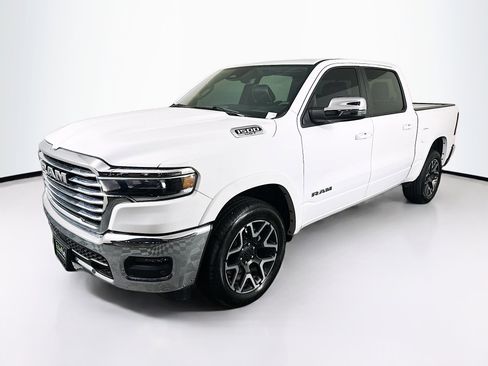 Used 2025 RAM 1500 Laramie AWD/4WD image 3