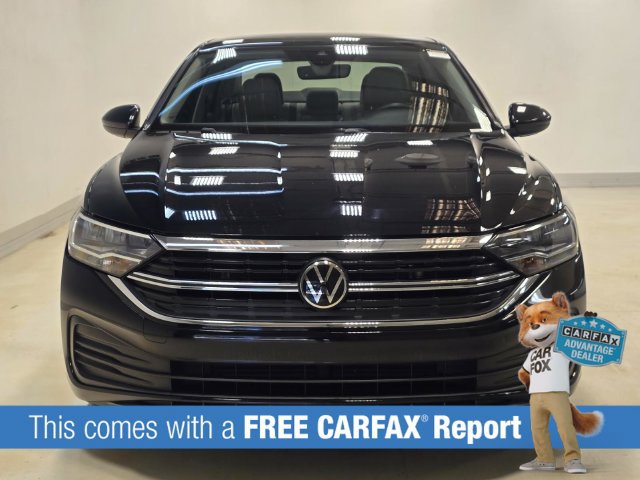 Certified 2023 Volkswagen Jetta SE FWD image 2