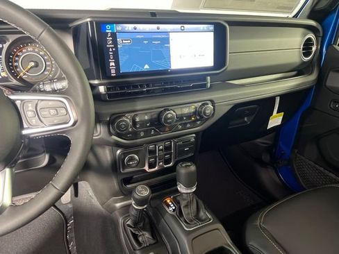 New 2026 Jeep Wrangler Unlimited Sahara AWD/4WD image 25