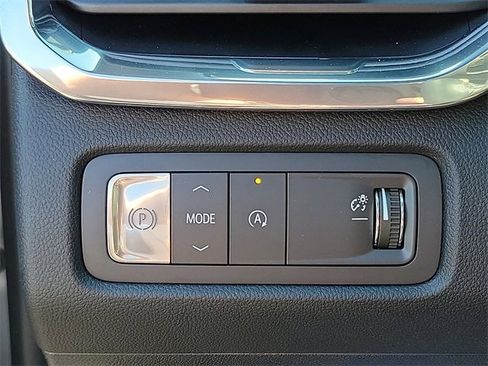 Used 2025 GMC Acadia Elevation image 16