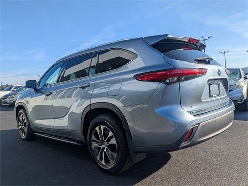 Used 2020 Toyota Highlander XLE image 6