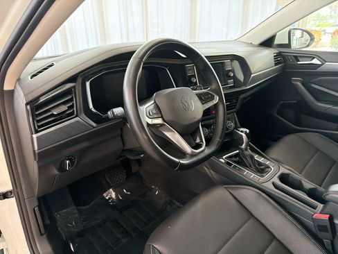 Used 2022 Volkswagen Jetta SE FWD image 4