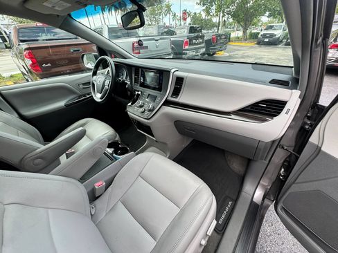 Used 2017 Toyota Sienna XLE w/ XLE Navigation Package FWD image 23