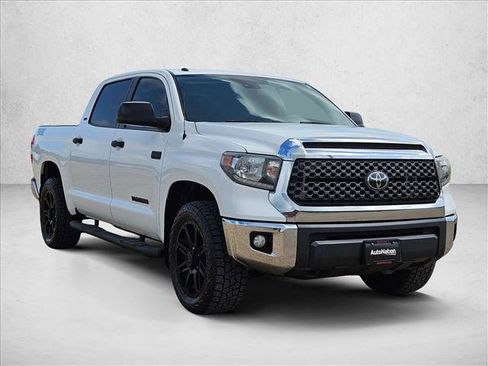 Used 2018 Toyota Tundra SR5 w/ SR5 Upgrade Package AWD/4WD image 3