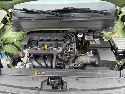 Used 2022 Hyundai Venue SEL image 26