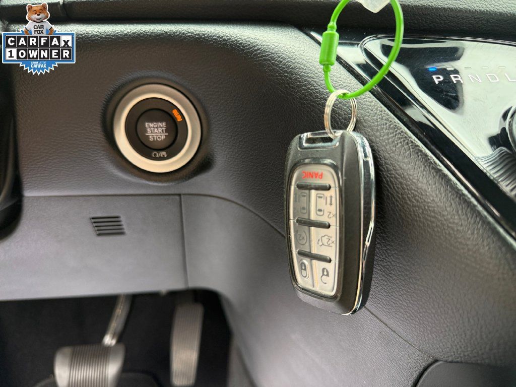 Used 2025 Chrysler Pacifica Select FWD image 30
