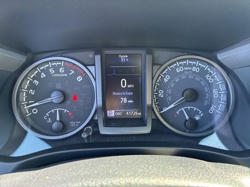 Used 2022 Toyota Tacoma TRD Sport w/ Technology Package image 15