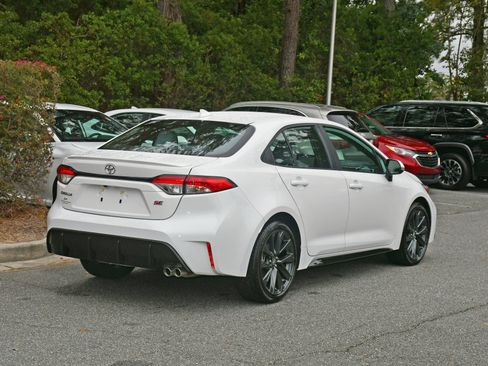 Used 2025 Toyota Corolla SE image 4
