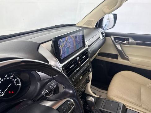 Used 2022 Lexus GX 460 Luxury w/ Sport Design Package AWD/4WD image 23
