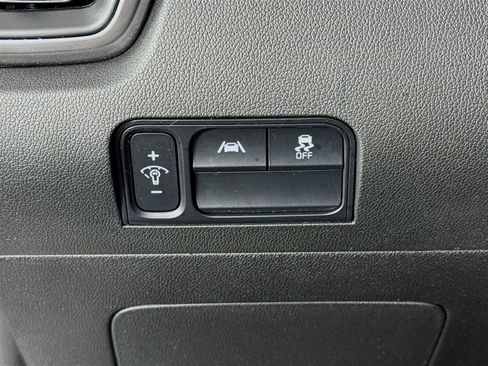 Used 2023 Kia Sorento LX image 10