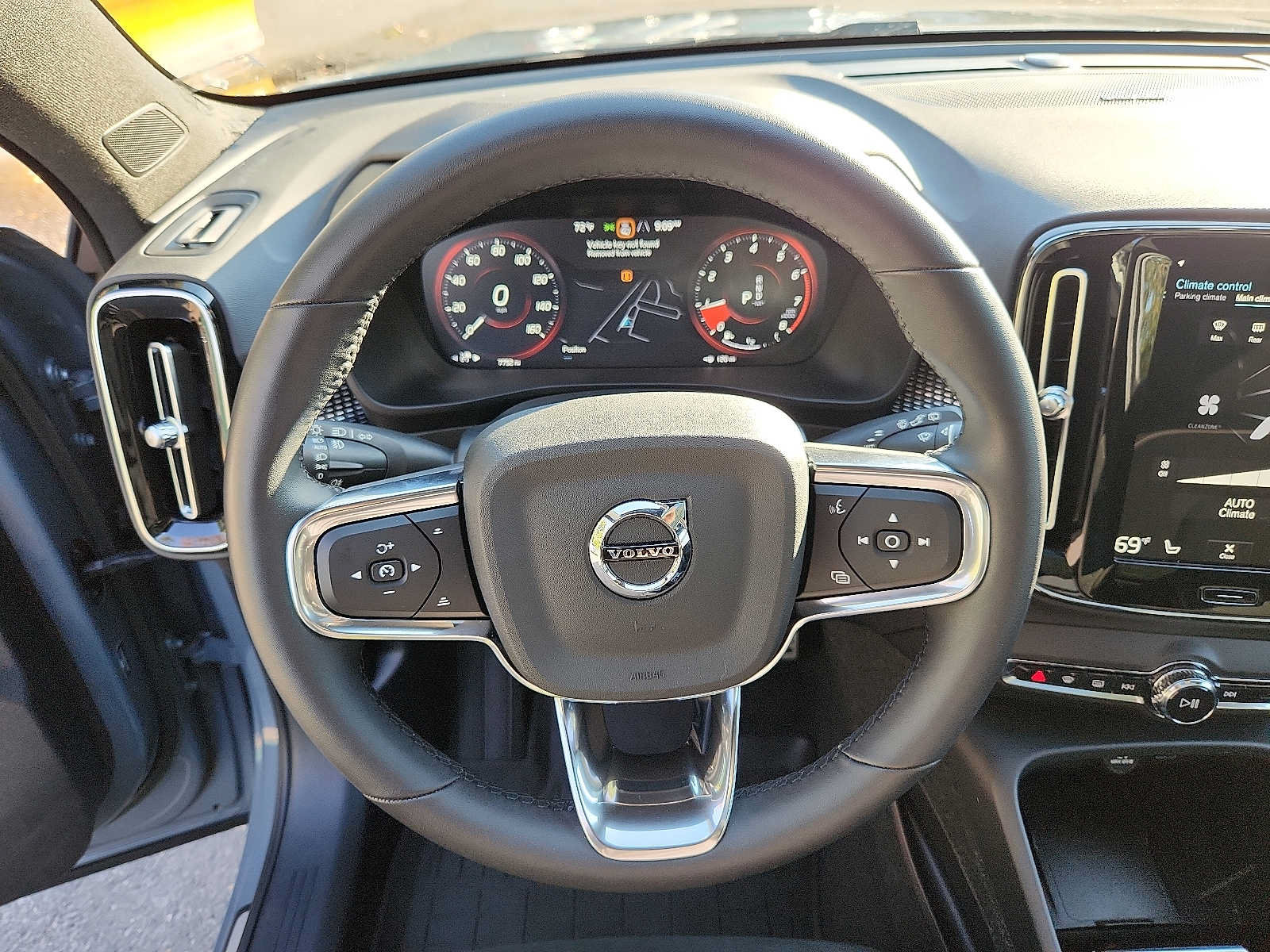 Used 2022 Volvo XC40 T5 R-Design w/ Advanced Package AWD/4WD image 19