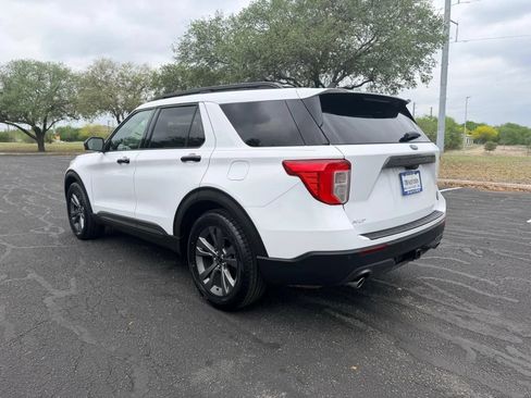 Used 2021 Ford Explorer XLT w/ Equipment Group 202A RWD image 4