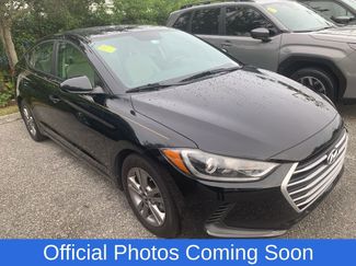 Used 2017 Hyundai Elantra SE image 1