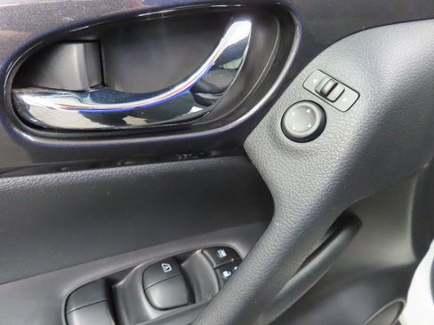 Used 2017 Nissan Rogue SV AWD/4WD image 45
