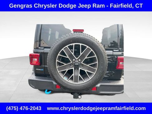Used 2023 Jeep Wrangler Unlimited Sahara w/ Cold Weather Group AWD/4WD image 11