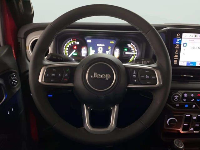 Used 2025 Jeep Wrangler Unlimited Sahara w/ Safety Group AWD/4WD image 10