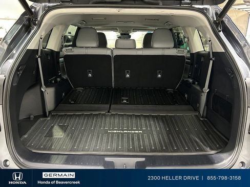 Used 2020 Toyota Highlander XLE AWD/4WD image 31