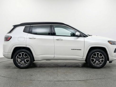Used 2025 Jeep Compass Trailhawk image 11
