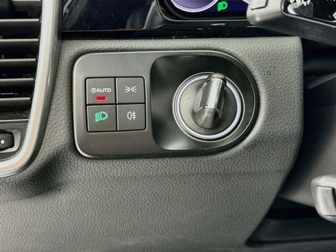 Certified 2023 Porsche Cayenne AWD/4WD image 13
