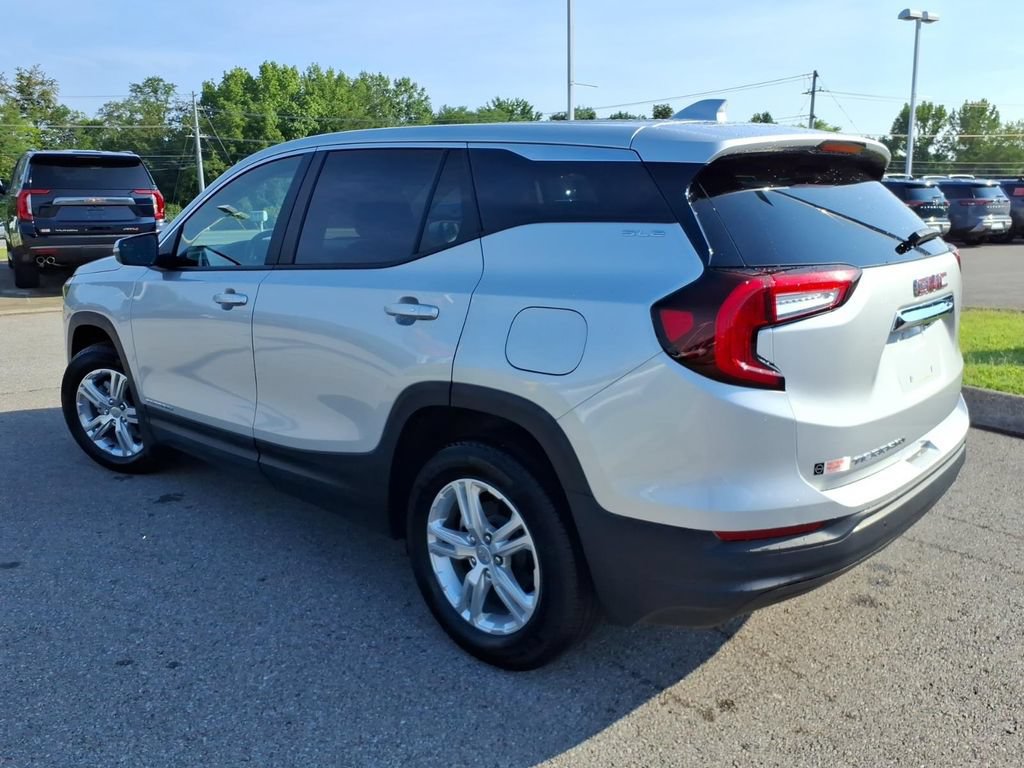 Used 2022 GMC Terrain SLE FWD image 16