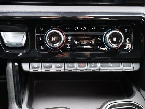 Used 2025 GMC Sierra 2500 AT4 w/ AT4 Premium Plus Package image 10