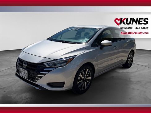 Used 2025 Nissan Versa SV FWD image 5