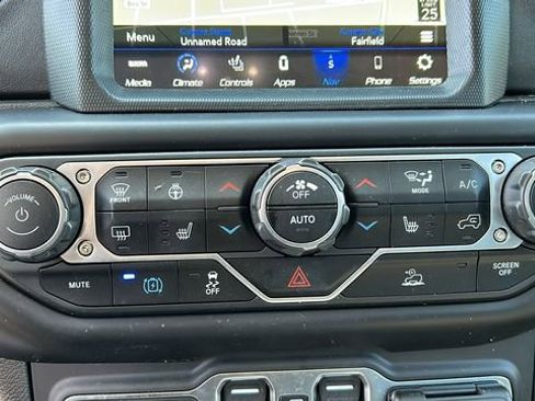 Used 2023 Jeep Wrangler Unlimited Sahara w/ Cold Weather Group AWD/4WD image 17