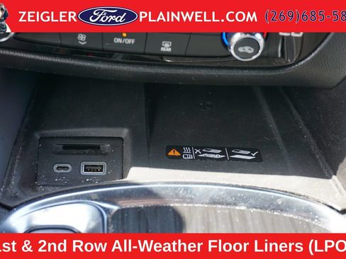 Used 2024 Buick Enclave Essence w/ Experience Buick Package AWD/4WD image 24
