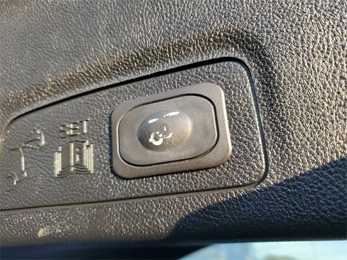 Used 2017 Lincoln MKC Premiere image 9