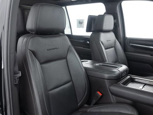 Used 2021 GMC Yukon XL Denali w/ Denali Premium Package AWD/4WD image 33