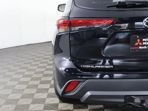Used 2022 Toyota Highlander XLE image 15