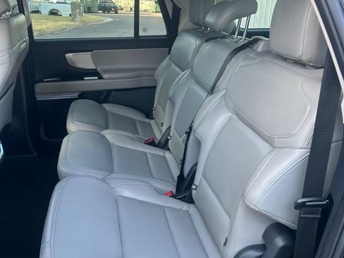 Used 2025 Ford Expedition Max Active RWD image 6
