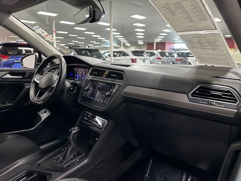 Used 2022 Volkswagen Tiguan SE image 33